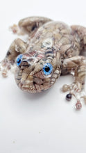 Load image into Gallery viewer, Seashell & Diamond Dust Resin Frog Figurine