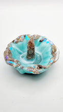 Load image into Gallery viewer, Handcrafted Resin Seashell Ring Dishes