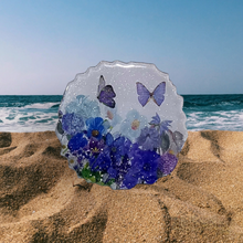 Load image into Gallery viewer, Floral Geode Resin Coasters