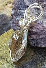 Load image into Gallery viewer, Side view