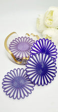 Load image into Gallery viewer, Purple Monochrome Glitter Daisy Resin Coasters & Coaster Holder Set