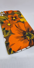 Load image into Gallery viewer, Vintage Retro 70's Floral Print Cotton Fabric