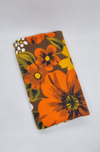 Load image into Gallery viewer, Vintage Retro 70's Floral Print Cotton Fabric