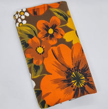 Load image into Gallery viewer, Vintage Retro 70's Floral Print Cotton Fabric