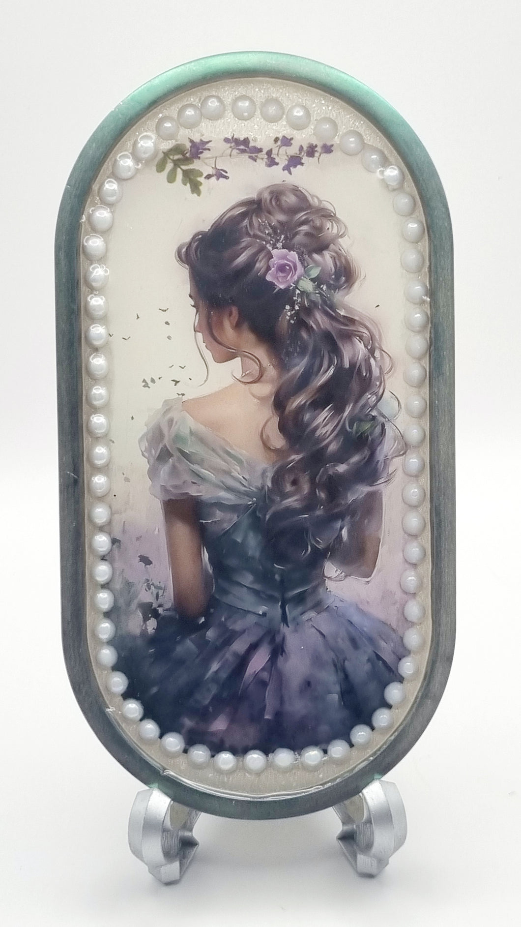 Pearl Embellished Chameleon Trinket Dish featuring a Portrait of a Lady