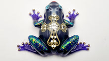 Load image into Gallery viewer, Froggy Royal &#39;Froggy Friday&#39; Figurine

