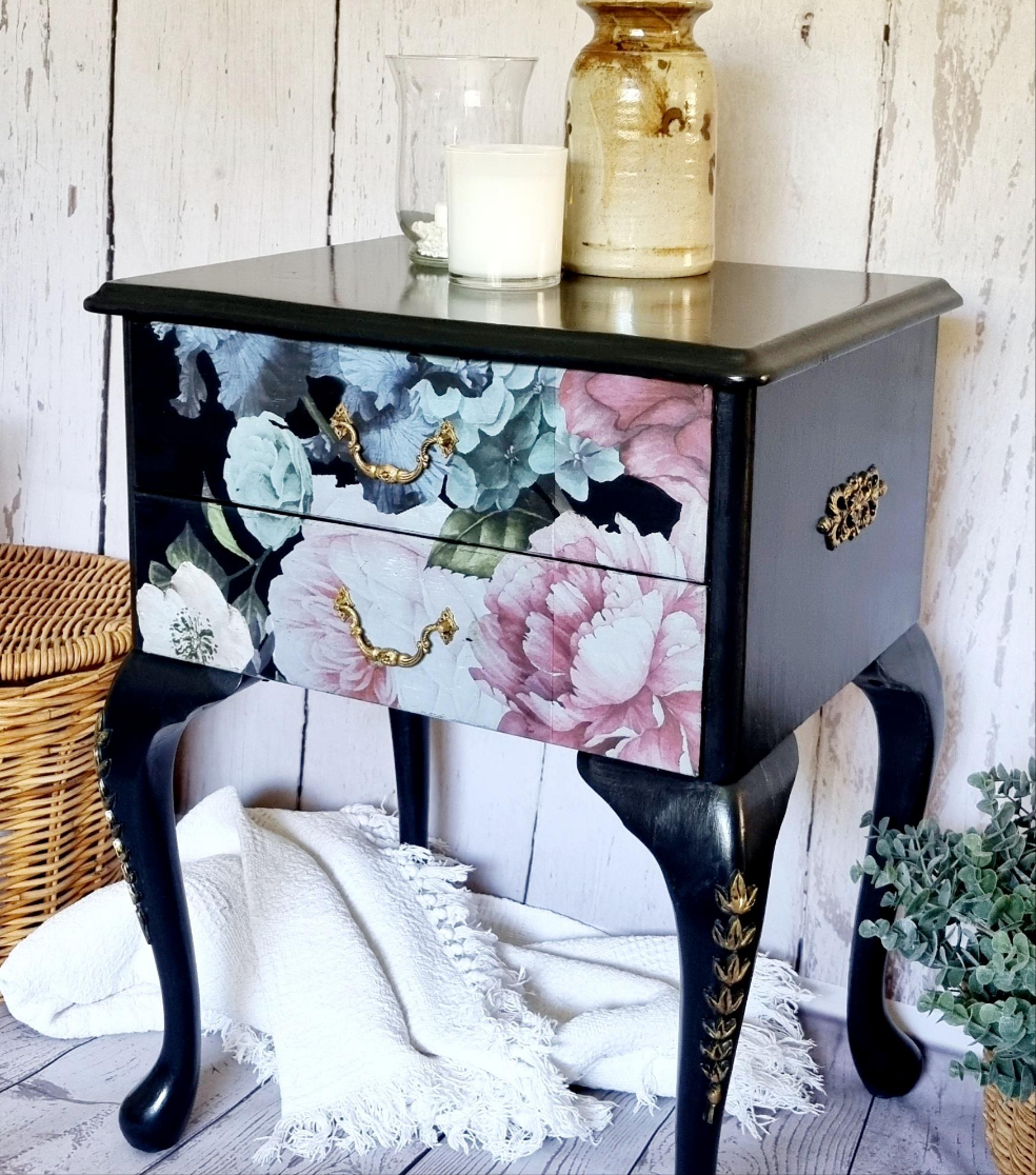 Vintage Shabby Chic Queen Anne Bedside Table